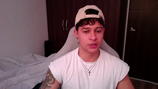 domsantiago  online show from September 21, 2025, 3:57 pm