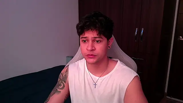 domsantiago  online show from October 5, 2025, 3:21 pm