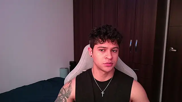 domsantiago  online show from October 12, 2025, 4:17 pm
