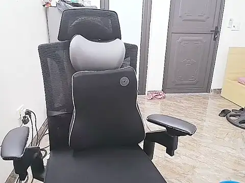 Shulee21 online show from October 30, 2025, 3:19 am