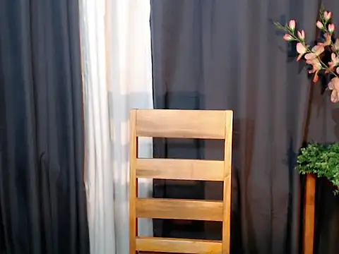 queen staceyy online show from November 28, 2025, 6:16 am