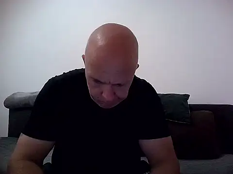 Snapshot of DaDDyLoVeSu83 chatting on November 4, 2025, 4:06 pm DaDDyLoVeSu83 online show from November 4, 2025, 4:06 pm