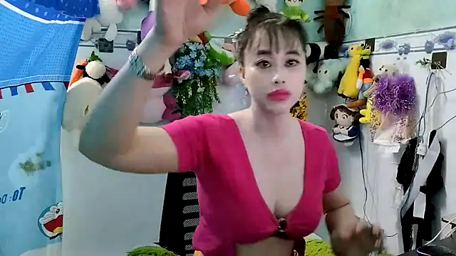 emgaixinhngoan online show from November 6, 2025, 5:41 am