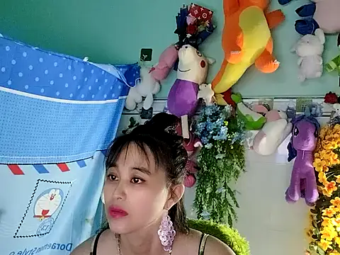 emgaixinhngoan online show from November 9, 2025, 2:48 pm