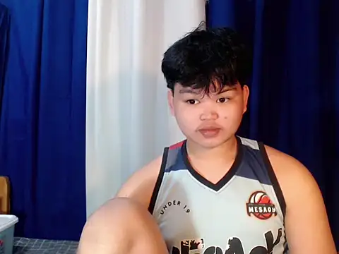 Reynelcock online show from November 12, 2025, 3:12 pm