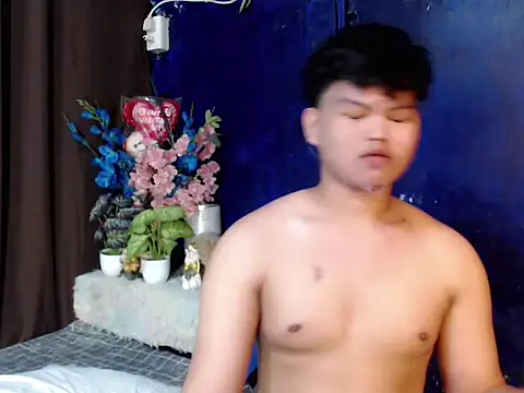 Reynelcock online show from March 17, 2026, 9:51 pm