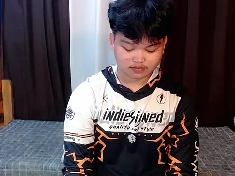 Reynelcock online show from March 28, 2026, 6:29 pm