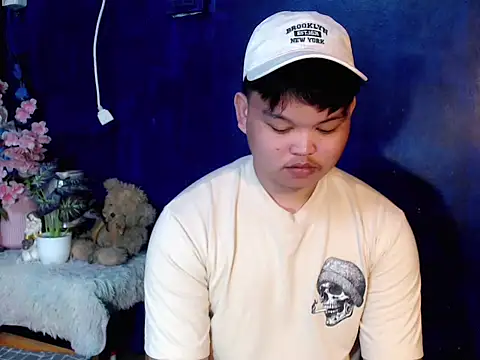 Reynelcock online show from April 14, 2026, 4:35 pm