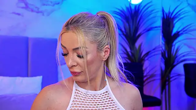 Izabellle02 online show from March 27, 2026, 4:51 am