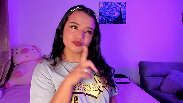 Shophie thoopson online show from February 24, 2026, 2:20 am