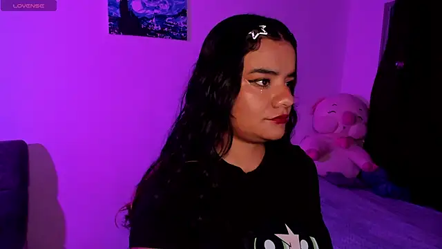 Shophie thoopson online show from April 16, 2026, 7:31 am