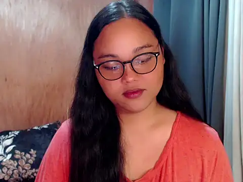 Snapshot of _Lylia chatting on October 5, 2025, 12:20 am  Lylia online show from October 5, 2025, 12:20 am