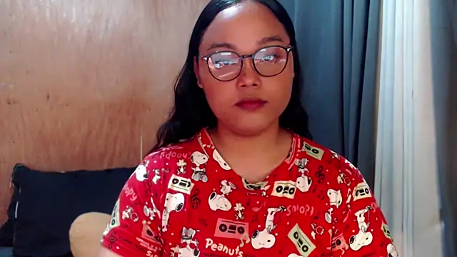 Snapshot of _Lylia chatting on October 6, 2025, 5:49 am  Lylia online show from October 6, 2025, 5:49 am