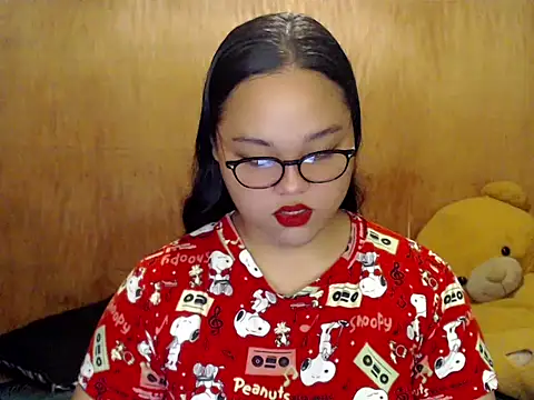 Snapshot of _Lylia chatting on November 3, 2025, 9:54 am  Lylia online show from November 3, 2025, 9:54 am