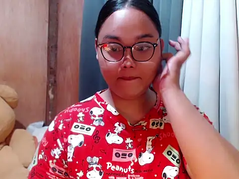  Lylia online show from December 19, 2025, 6:53 am