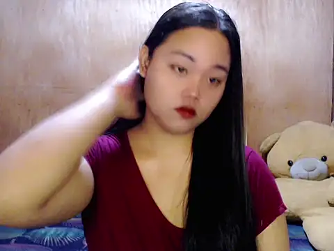 Snapshot of _Lylia chatting on May 13, 2026, 11:44 pm Lylia online show from May 13, 2026, 11:44 pm