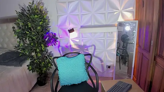 miss daphnevega online show from November 6, 2025, 3:18 am