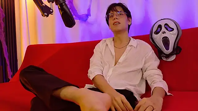 luixdust  online show from October 24, 2025, 6:21 am