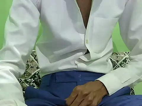 rockyy23boy online show from October 29, 2025, 9:49 pm