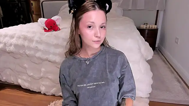 Snapshot of peach_vibes chatting on November 2, 2025, 5:10 am peach vibes online show from November 2, 2025, 5:10 am