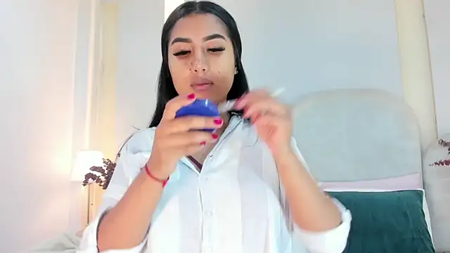 SalomeeBell online show from November 10, 2025, 8:41 pm