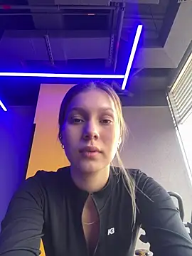 Nikii   online show from April 9, 2026, 4:56 pm