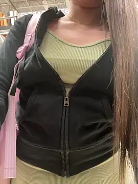 Isabella21  online show from November 2, 2025, 10:56 pm