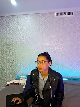 BeccaReedd online show from November 14, 2025, 11:09 am