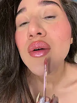 julieta jhonss online show from May 25, 2026, 2:06 am
