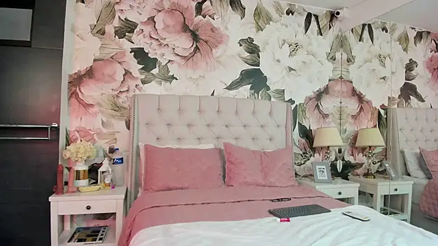 Snapshot of MaddyMay_ chatting on November 7, 2025, 8:42 pm MaddyMay online show from November 7, 2025, 8:42 pm