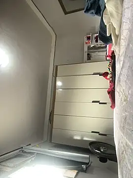 Isabelaa  online show from May 10, 2026, 4:23 pm