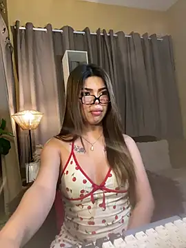 Snapshot of Nyxie_luxx chatting on April 29, 2026, 5:30 pm Nyxie luxx online show from April 29, 2026, 5:30 pm
