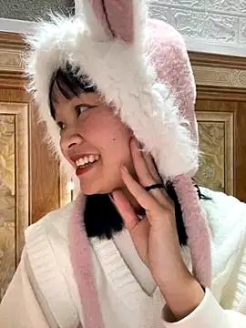 Daisy018 online show from November 18, 2025, 4:17 am