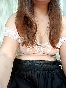 Snapshot of Lam-Di chatting on November 24, 2025, 6:07 pm Lam-Di online show from November 24, 2025, 6:07 pm