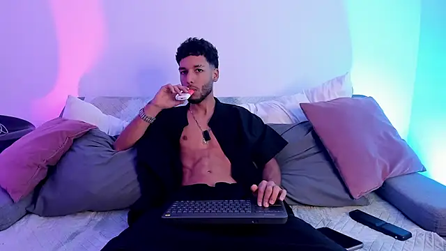 Thiagoferreti online show from June 8, 2026, 3:29 am