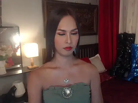 Nathalieheartt online show from December 5, 2025, 5:05 am