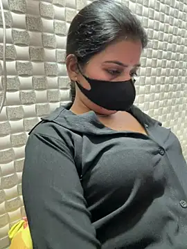 Hot Jaanvi  online show from April 13, 2026, 5:51 pm