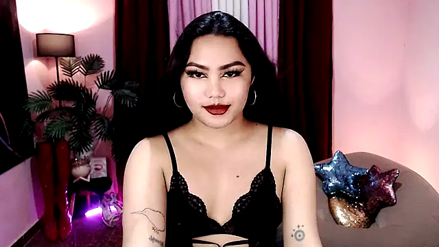 Snapshot of Unique_Maya chatting on November 12, 2025, 9:21 am Unique Maya online show from November 12, 2025, 9:21 am