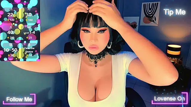 TriciaCumLoader online show from November 18, 2025, 2:10 pm