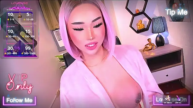 TriciaCumLoader online show from April 18, 2026, 9:57 am