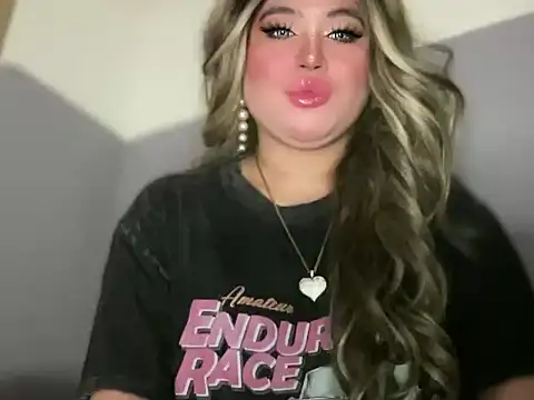 Snapshot of Naughtyrosecum chatting on October 16, 2025, 2:40 pm Naughtyrosecum online show from October 16, 2025, 2:40 pm