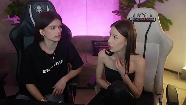 Selena Glow online show from March 25, 2026, 7:20 pm