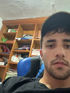 aavrdvh33 online show from September 28, 2025, 8:58 pm