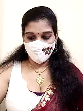 amelia-rani online show from November 28, 2025, 2:42 pm