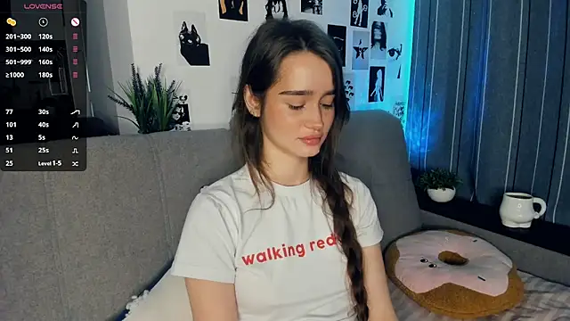 lovelyalivia online show from October 22, 2025, 9:31 am