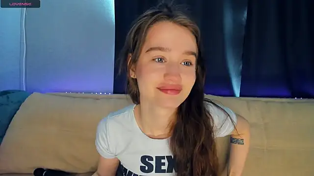 Snapshot of lovelyalivia chatting on March 27, 2026, 8:20 am lovelyalivia online show from March 27, 2026, 8:20 am