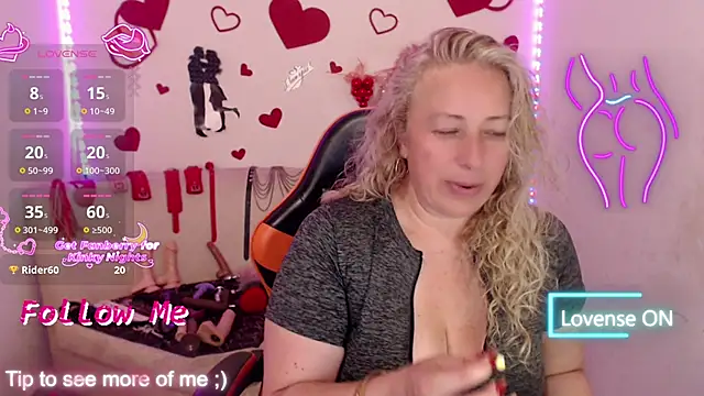 sofiacurvy 45 online show from December 13, 2025, 8:04 pm