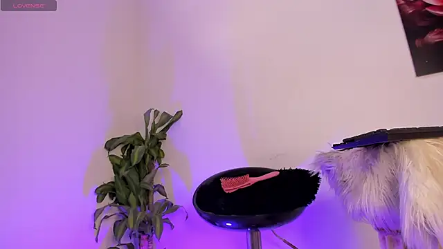 Michell Whitets online show from October 17, 2025, 1:57 pm