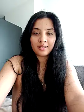 VALENTINA ROUSE  online show from November 14, 2025, 3:00 pm