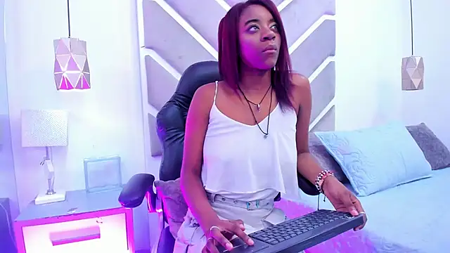 SabrinaBrownn online show from November 12, 2025, 4:02 am